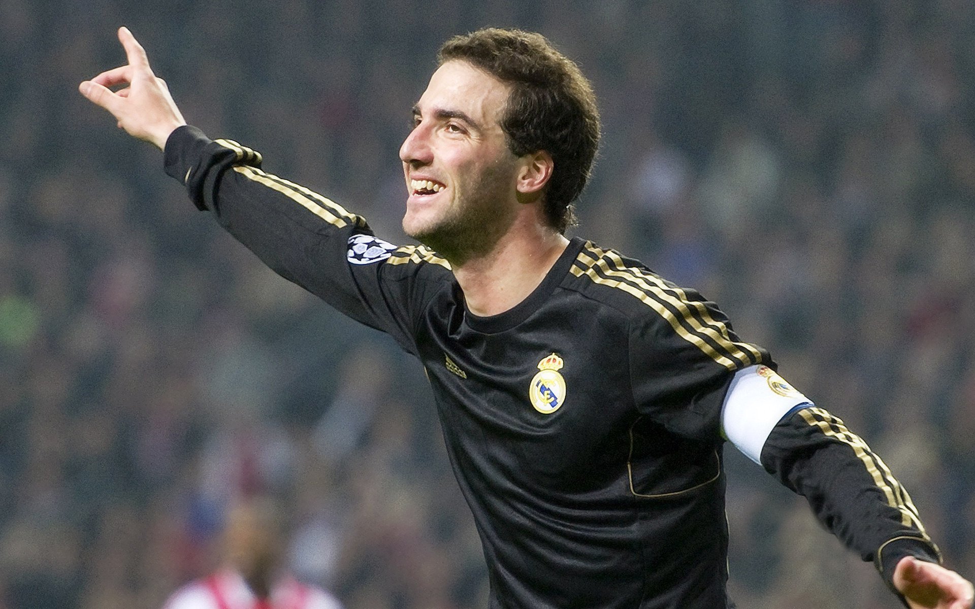 开云-出色发挥引发热议！，哈兰德在切尔西比赛中爆冷气势如虹延续